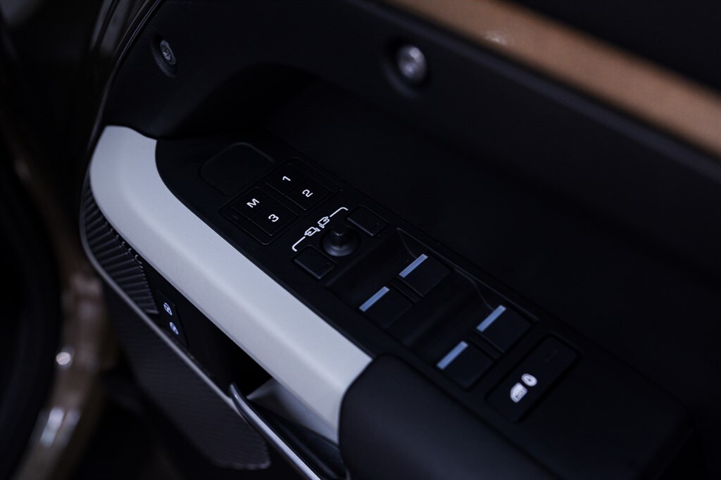 Used Land Rover Defender 2024 for sale - 77600712: Photo 31