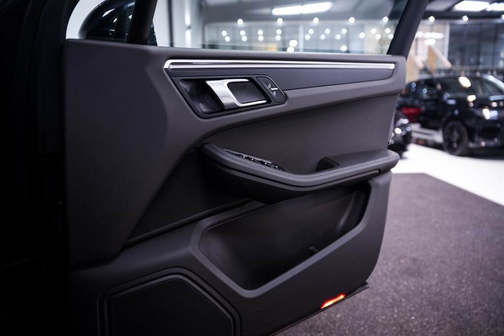 Used Porsche Macan 2023 for sale - 75759090: Photo 34