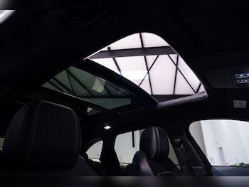 Used Jaguar F-Pace 2019 for sale - 76804469: Photo