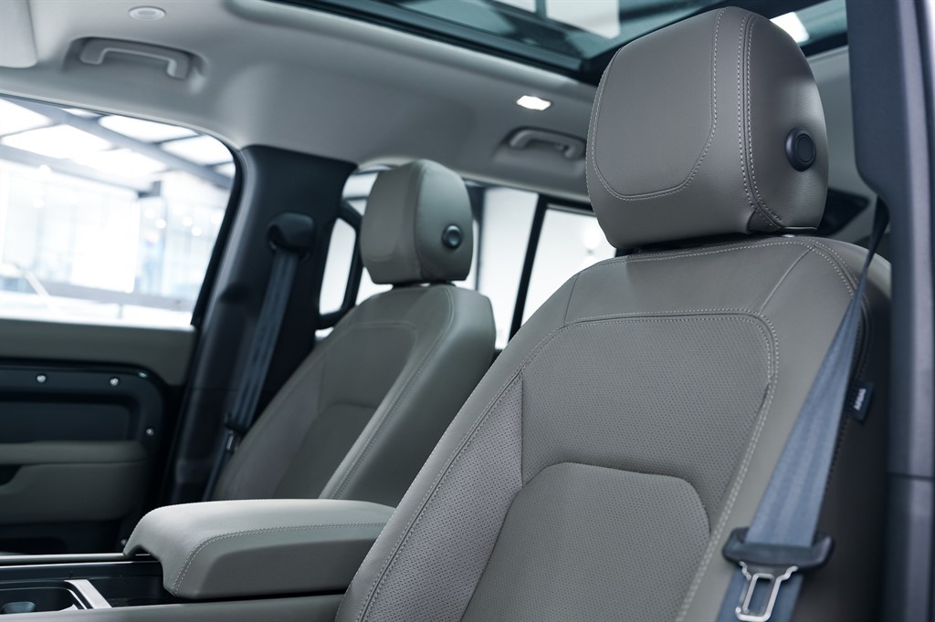 Used Land Rover Defender 2024 for sale - 78133725: Photo 17