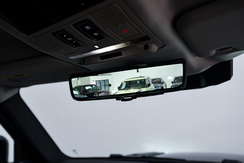 Used Land Rover Defender 2024 for sale - 78133725: Photo 25