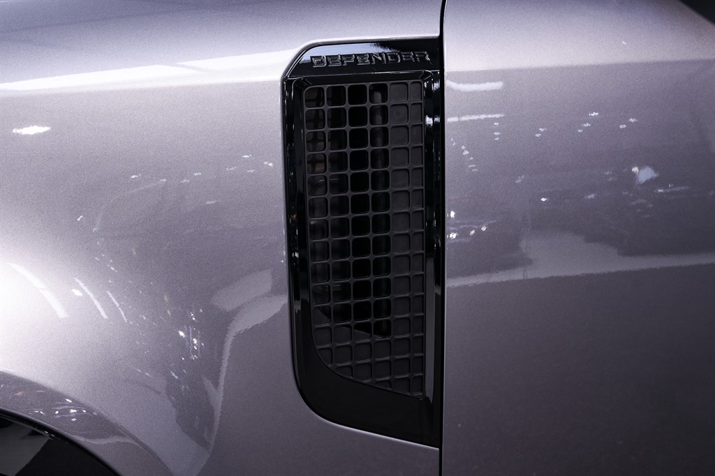 Used Land Rover Defender 2023 for sale - 77160856: Photo 12