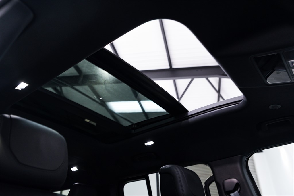 Used Land Rover Defender 2023 for sale - 77160856: Photo 4