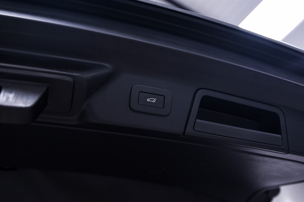 Used Land Rover Range Rover Velar 2023 for sale - 78187216: Photo 32