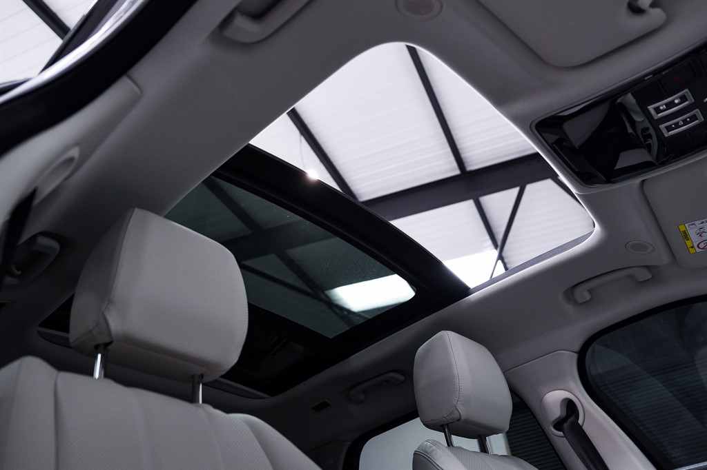 Used Land Rover Range Rover Velar 2023 for sale - 78187216: Photo 4