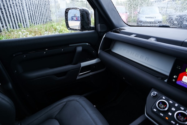 Used Land Rover Defender 2023 for sale - 76172536: Photo 11