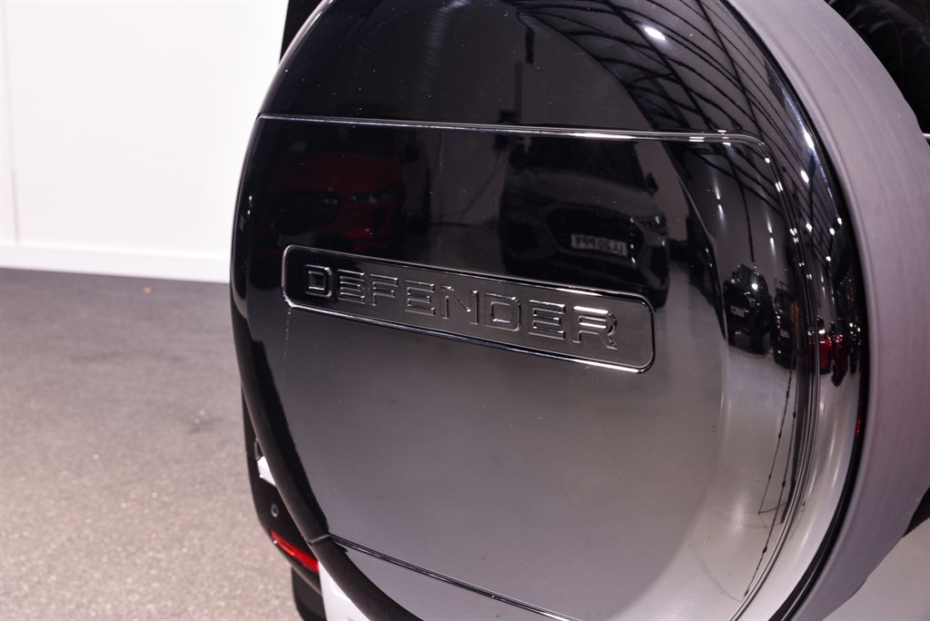 Used Land Rover Defender 110 2024 for sale - 76172536: Photo 9