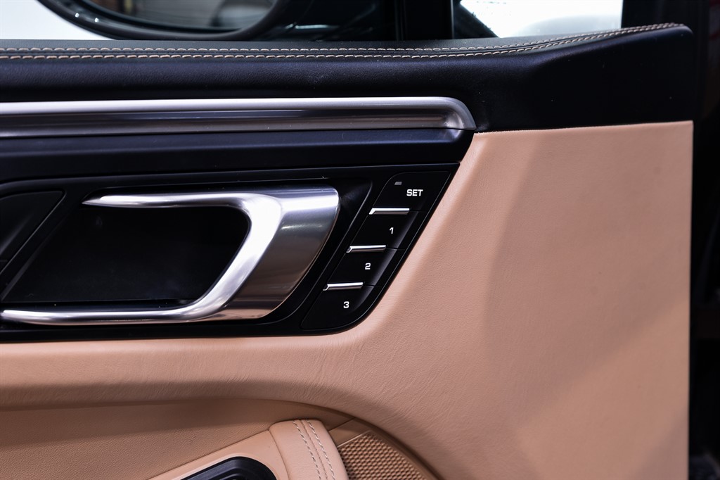 Used Porsche Macan 2023 for sale - 77248272: Photo 16