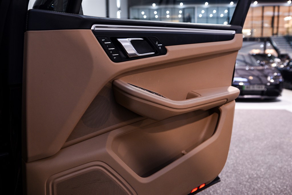 Used Porsche Macan 2023 for sale - 77248272: Photo 40