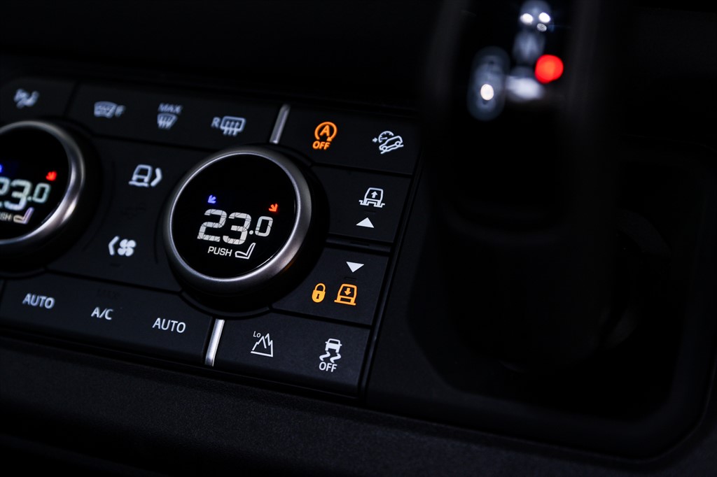 Used Land Rover Defender 2023 for sale - 77848371: Photo 34