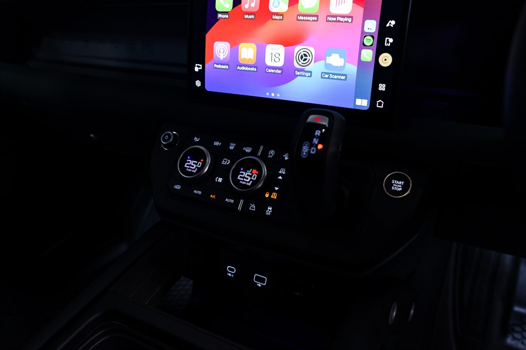 Used Land Rover Defender 2023 for sale - 77619519: Photo 14