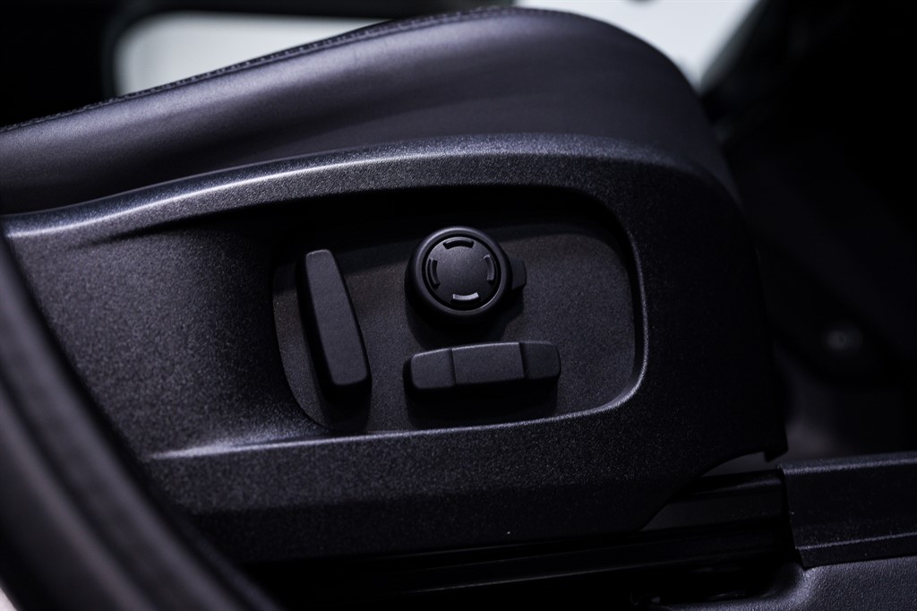 Used Land Rover Defender 2023 for sale - 77619519: Photo 32