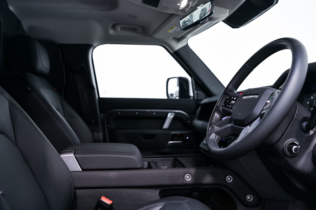 Used Land Rover Defender 2023 for sale - 77619519: Photo 9