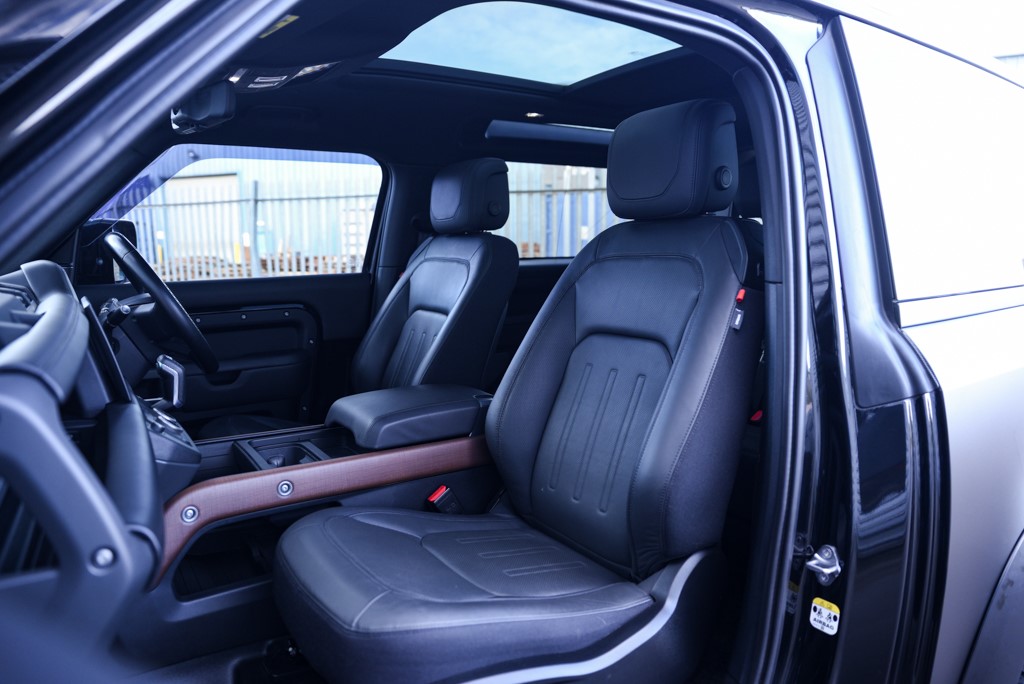 Used Land Rover Defender 90 2023 for sale - 76373059: Photo 10