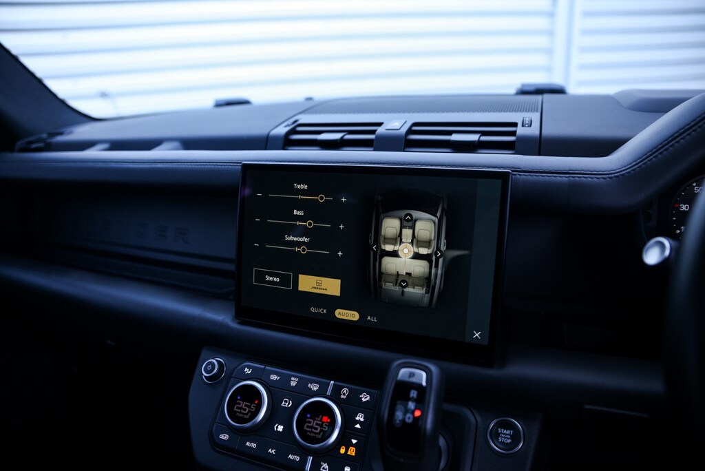 Used Land Rover Defender 90 2023 for sale - 76373059: Photo 32