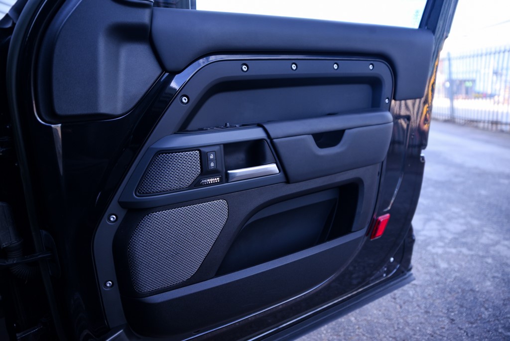 Used Land Rover Defender 90 2023 for sale - 76373059: Photo 33