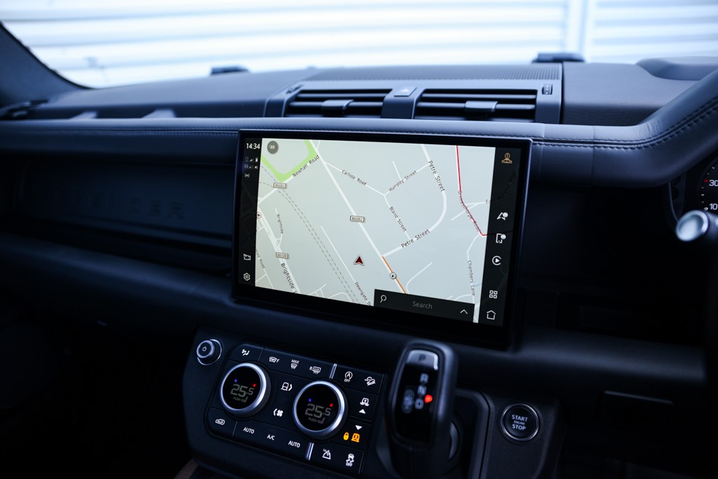 Used Land Rover Defender 90 2023 for sale - 76373059: Photo 44