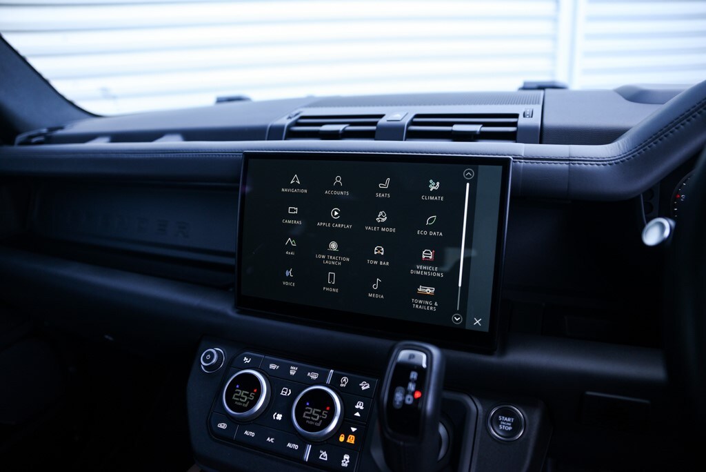 Used Land Rover Defender 90 2023 for sale - 76373059: Photo 45