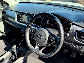 Used Kia Stonic 2018 for sale - 77468633: Photo