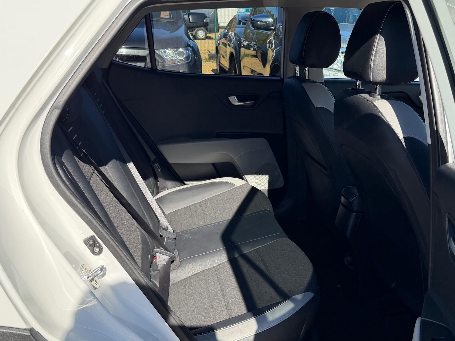 Used Kia Stonic 2018 for sale - 77468633: Photo 5