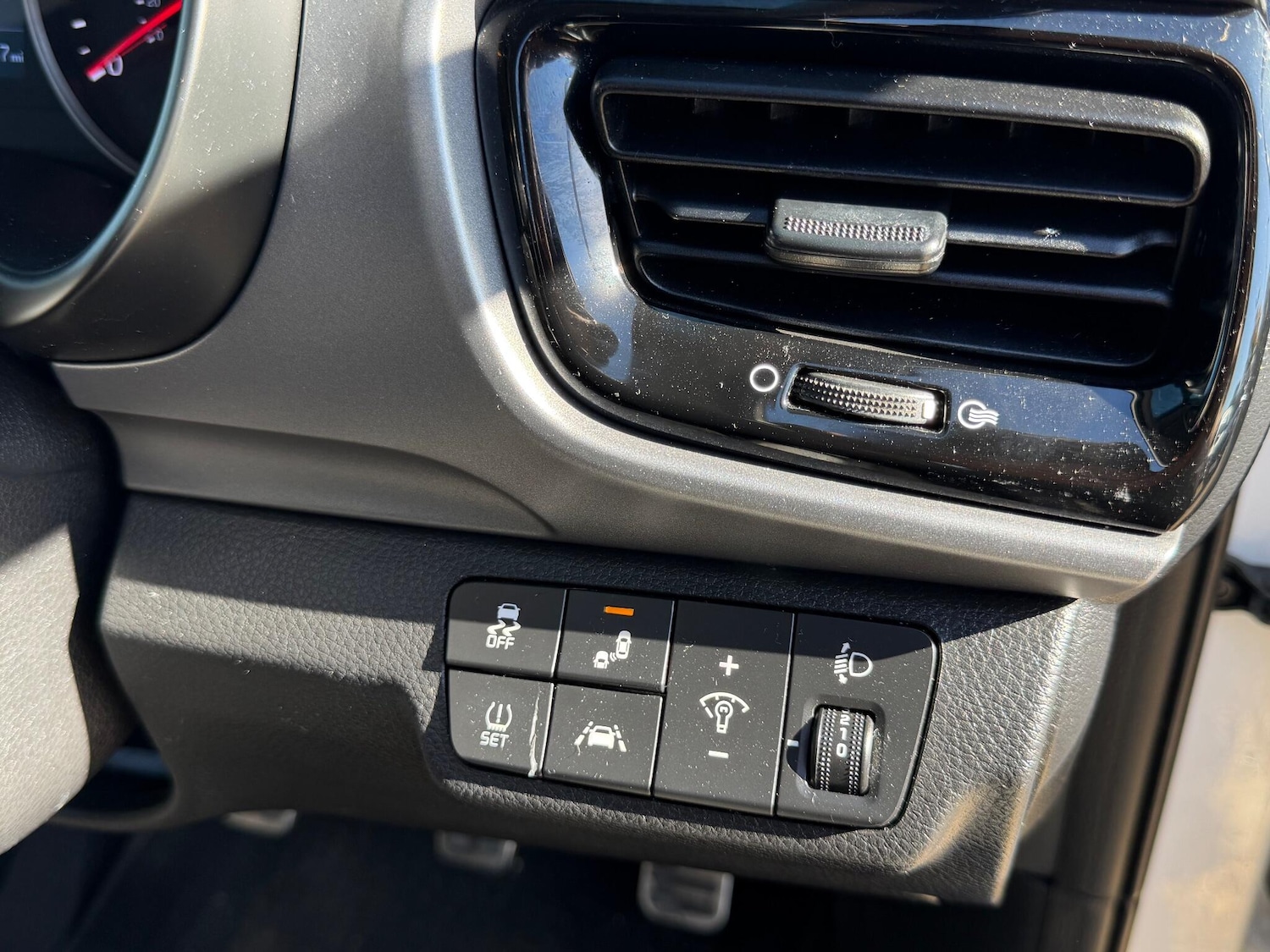 Used Kia Stonic 2018 for sale - 77468633: Photo 8