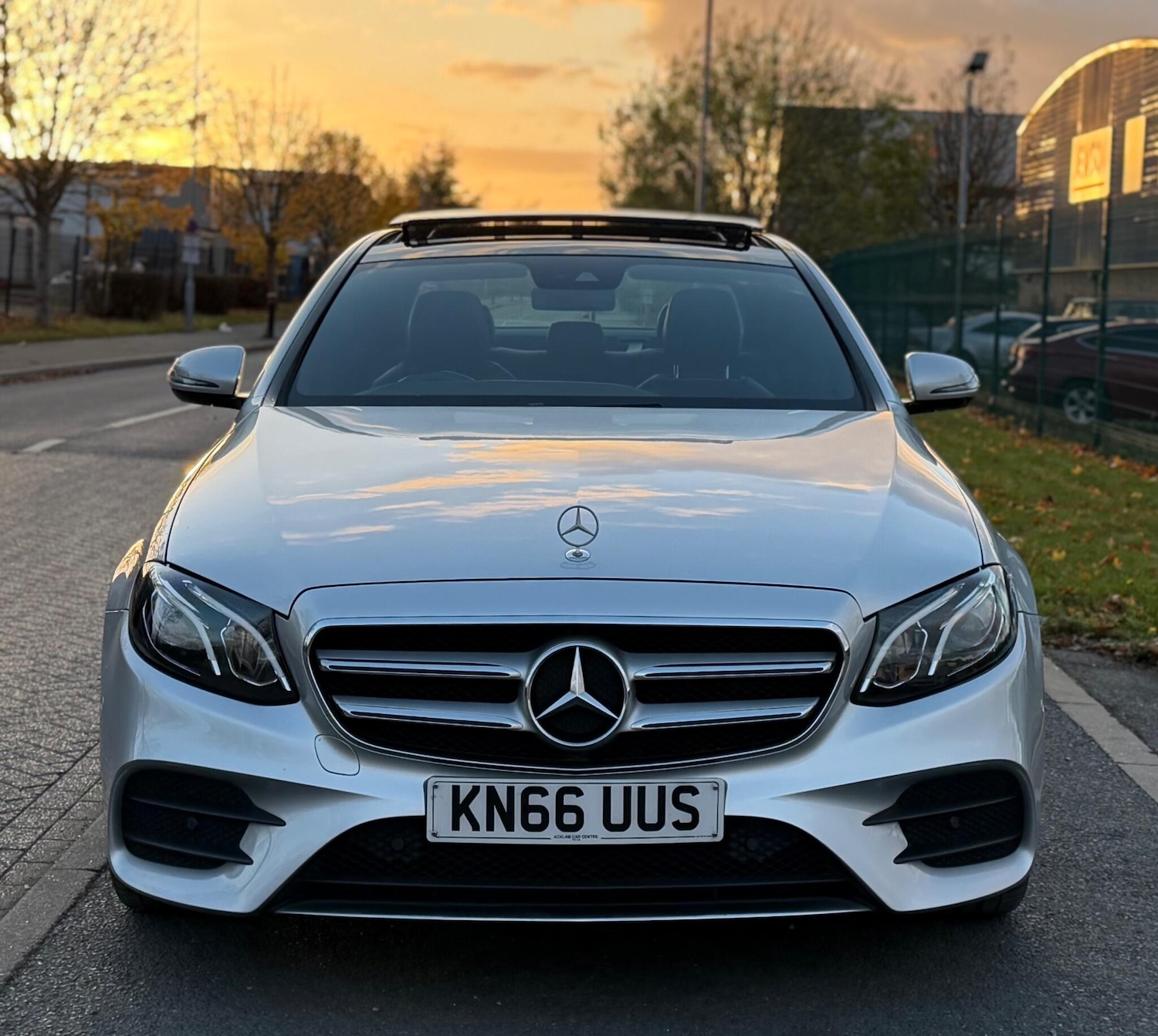 Used Mercedes-Benz E Class 2016 for sale - 76389280: Photo 2