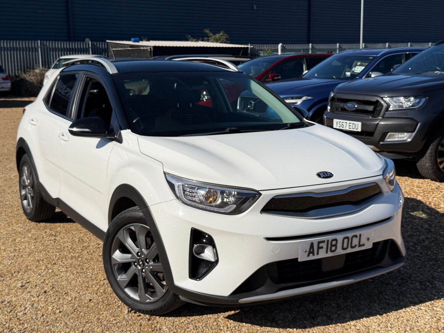 Used Kia Stonic 2018 for sale - 76108508: Photo 2