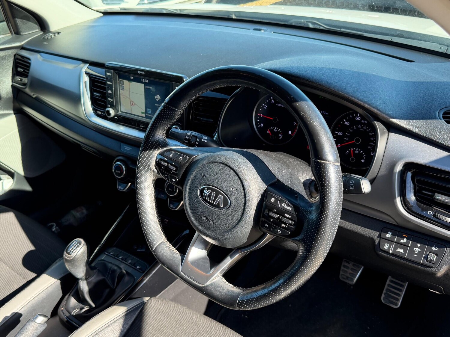 Used Kia Stonic 2018 for sale - 76108508: Photo 3