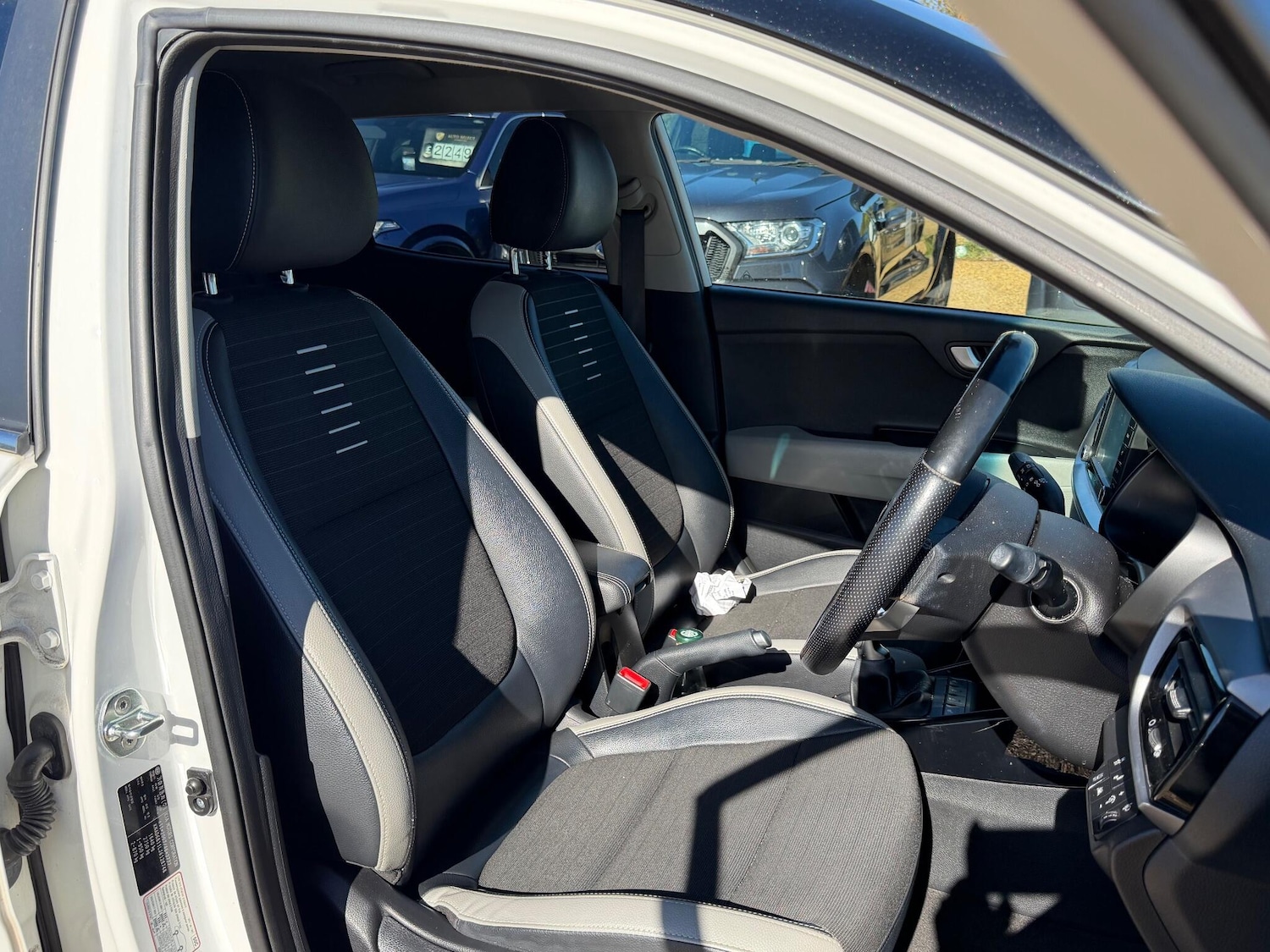 Used Kia Stonic 2018 for sale - 76108508: Photo 4