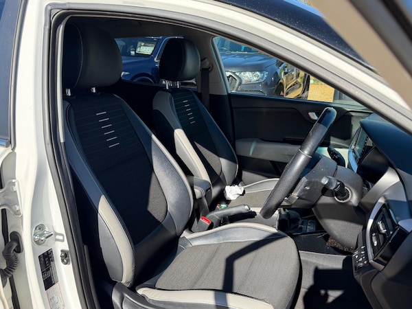 Used Kia Stonic 2018 for sale - 76108508: Photo 4