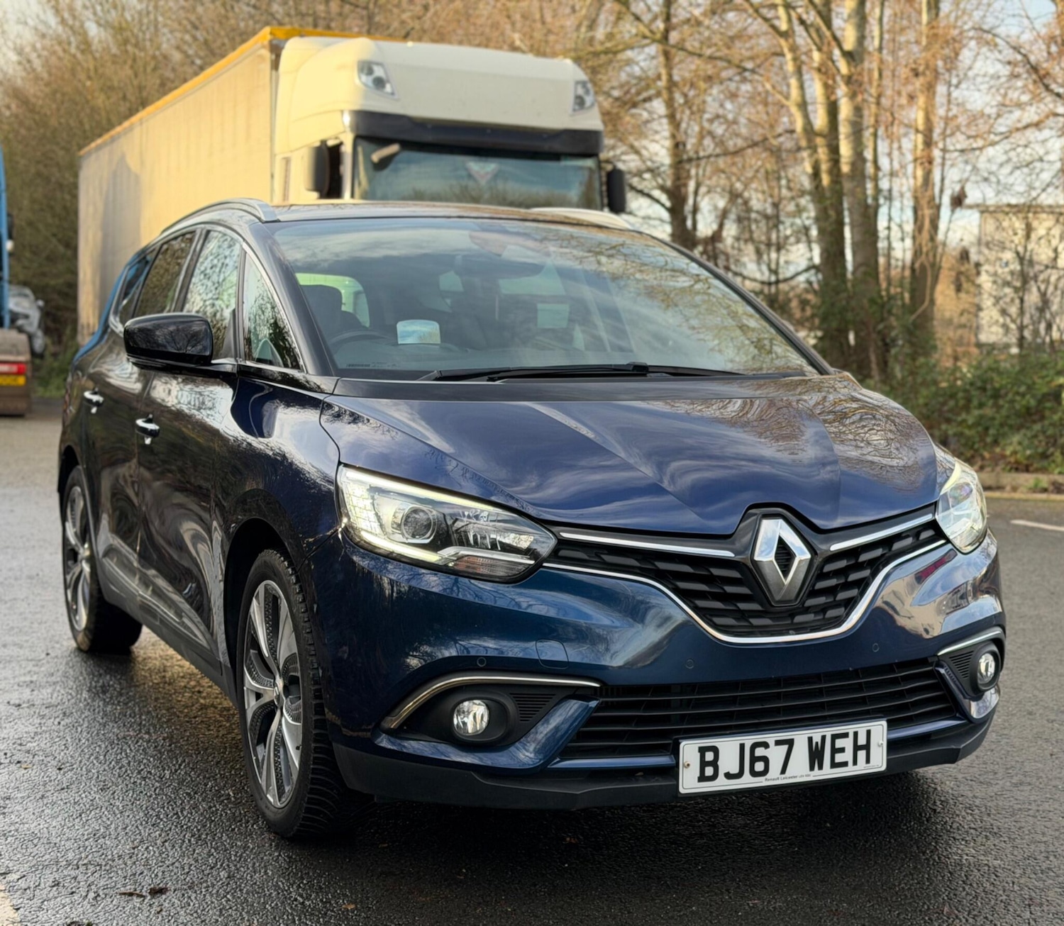 Used Renault Grand Scenic 2017 for sale - 77469216: Photo 2