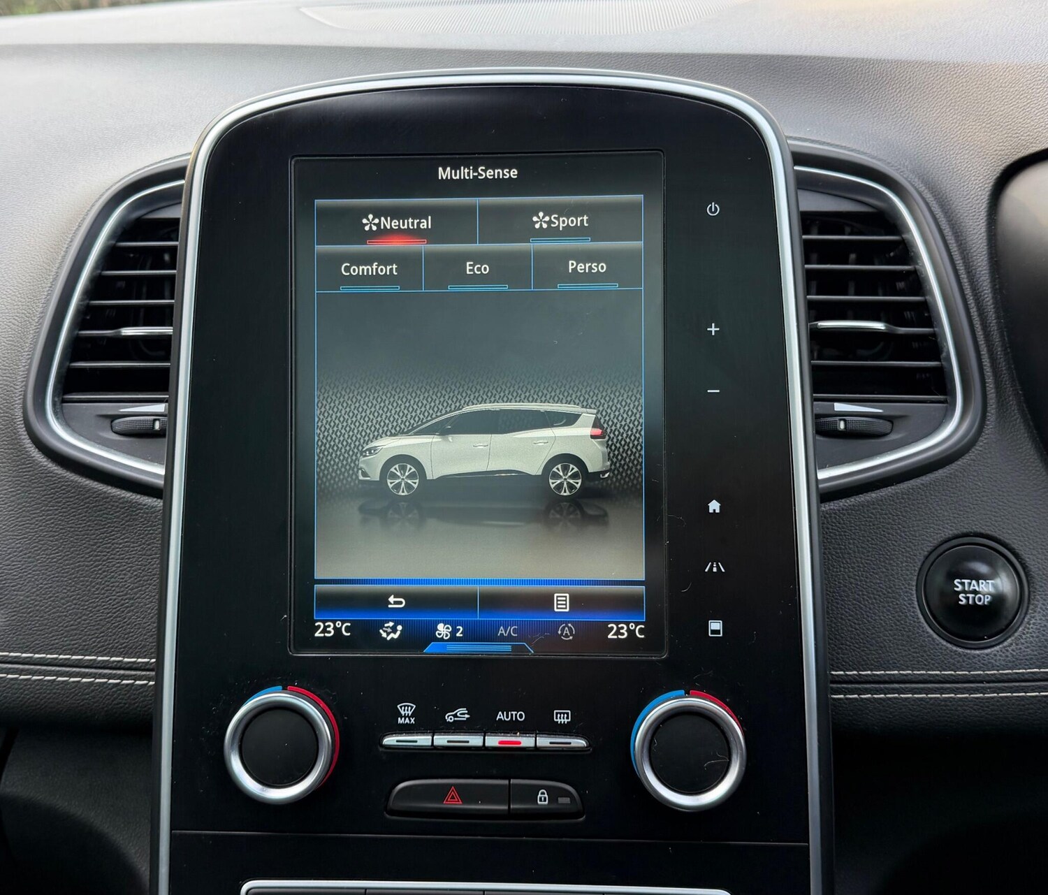 Used Renault Grand Scenic 2017 for sale - 77469216: Photo 26