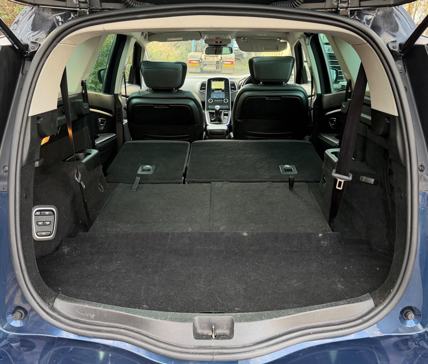 Used Renault Grand Scenic 2017 for sale - 77469216: Photo 28