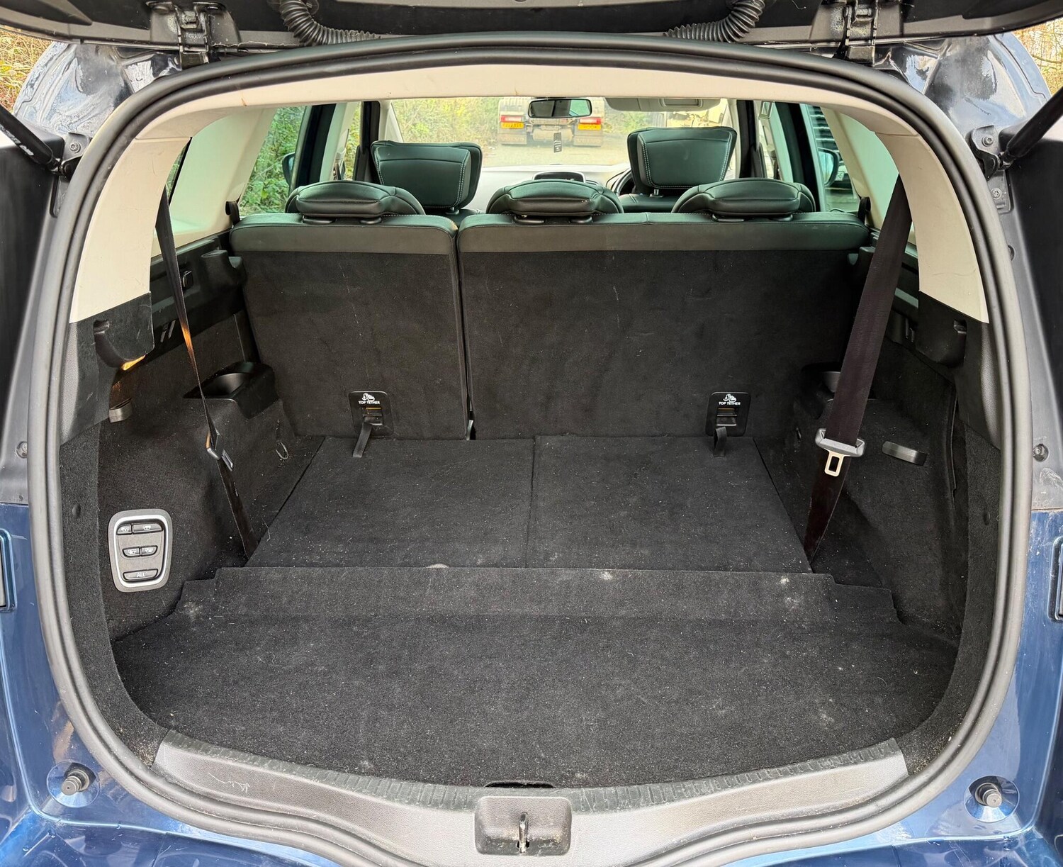 Used Renault Grand Scenic 2017 for sale - 77469216: Photo 29