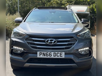 Used Hyundai Santa Fe 2016 for sale - 79256262: Photo