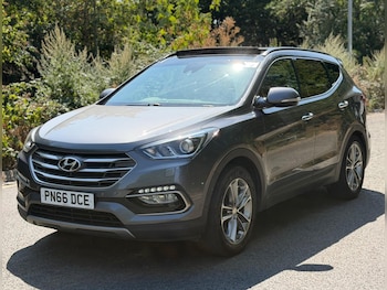 Used Hyundai Santa Fe 2016 for sale - 79256262: Photo
