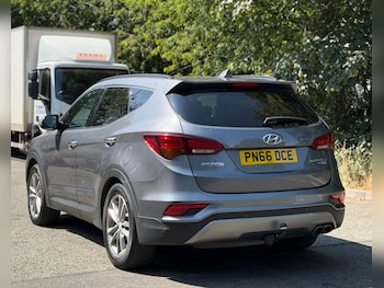 Used Hyundai Santa Fe 2016 for sale - 79256262: Photo