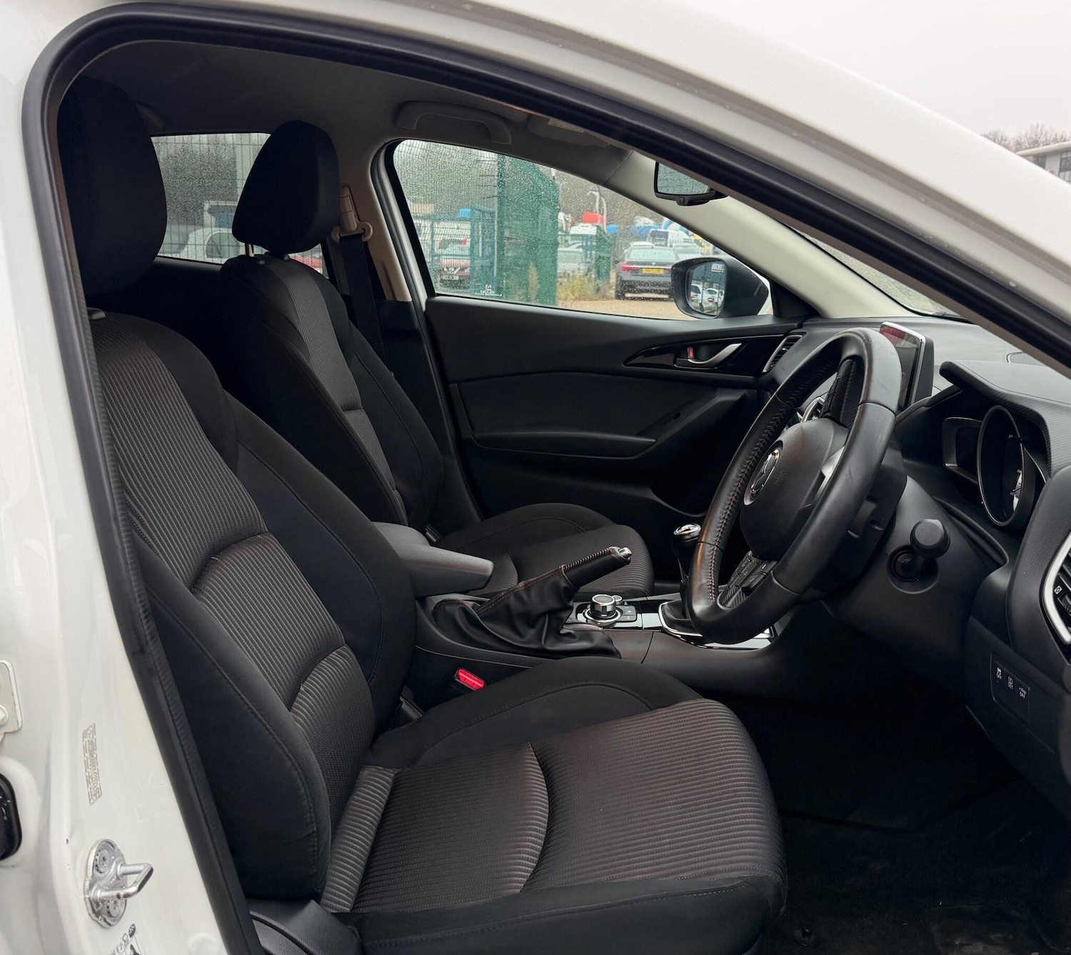 Used Mazda Mazda3 2016 for sale - 77345100: Photo 2