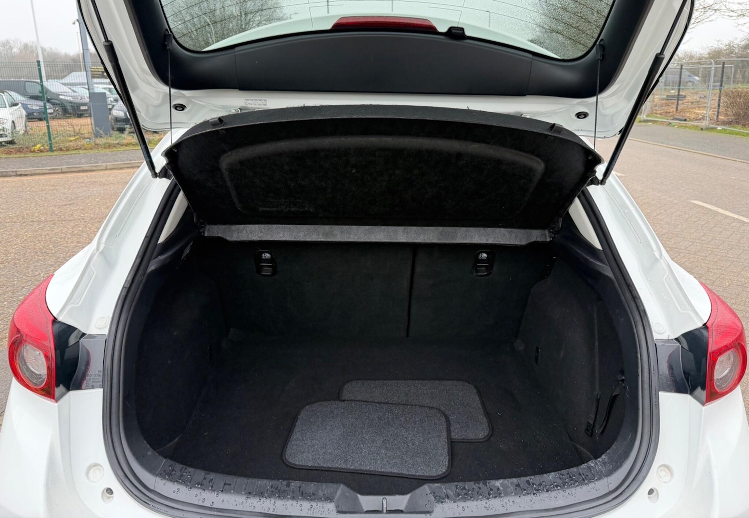 Used Mazda Mazda3 2016 for sale - 77345100: Photo 6