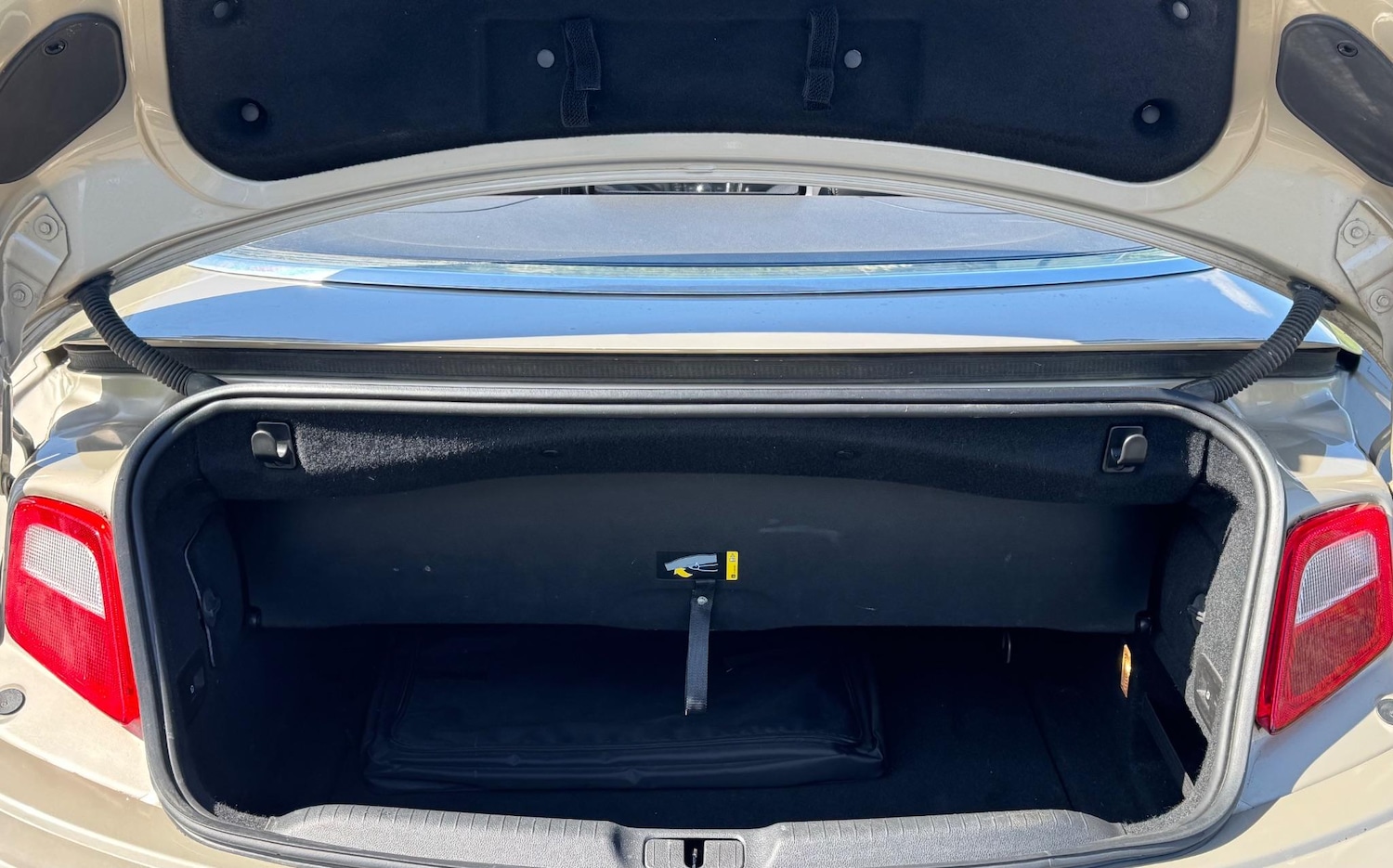 Used Vauxhall Cascada 2013 for sale - 77469381: Photo 14