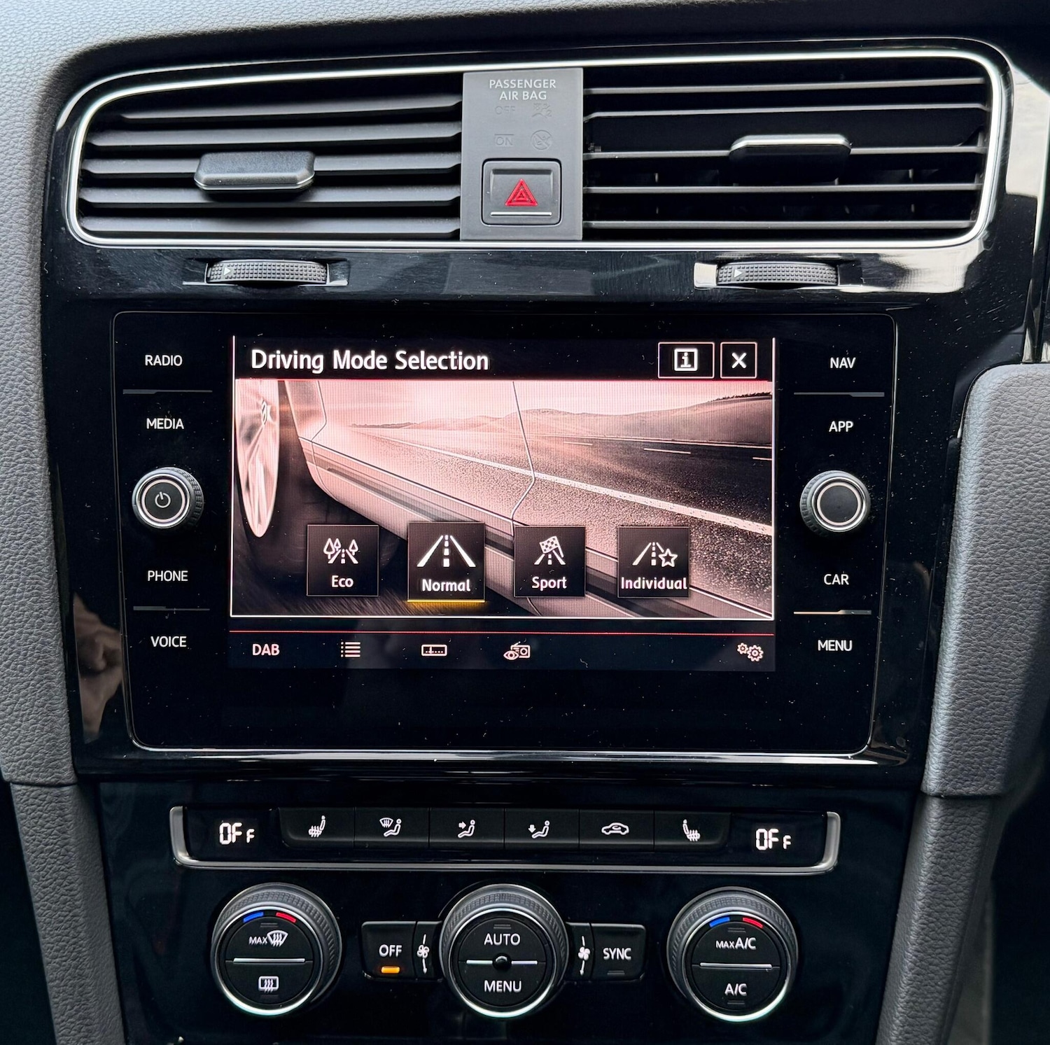 Used Volkswagen Golf 2018 for sale - 76108829: Photo 22