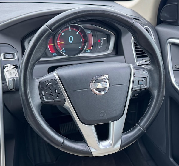 Used Volvo XC60 2014 for sale - 74838037: Photo 24