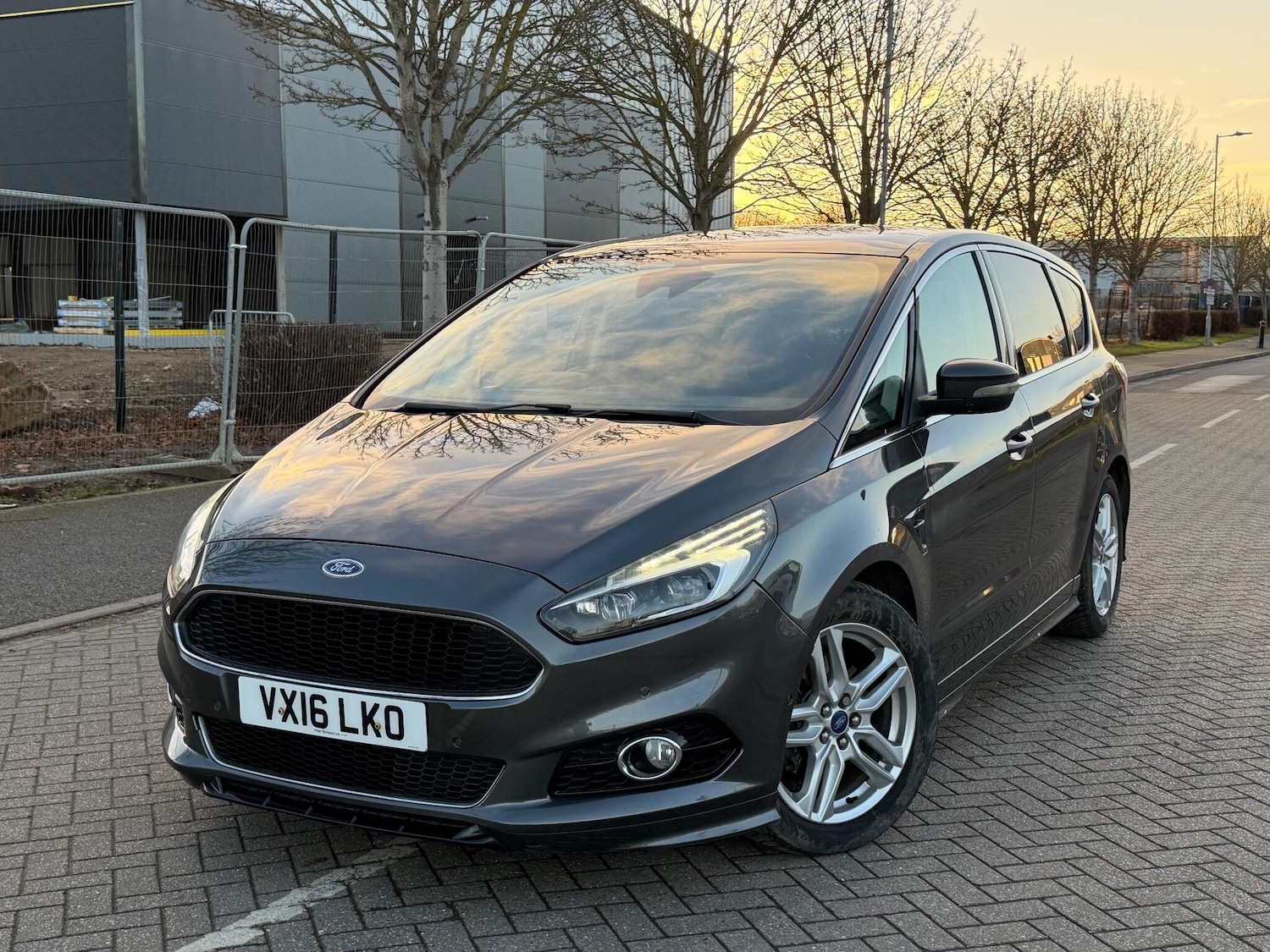 Used Ford S-Max 2016 for sale - 76689836: Photo 2