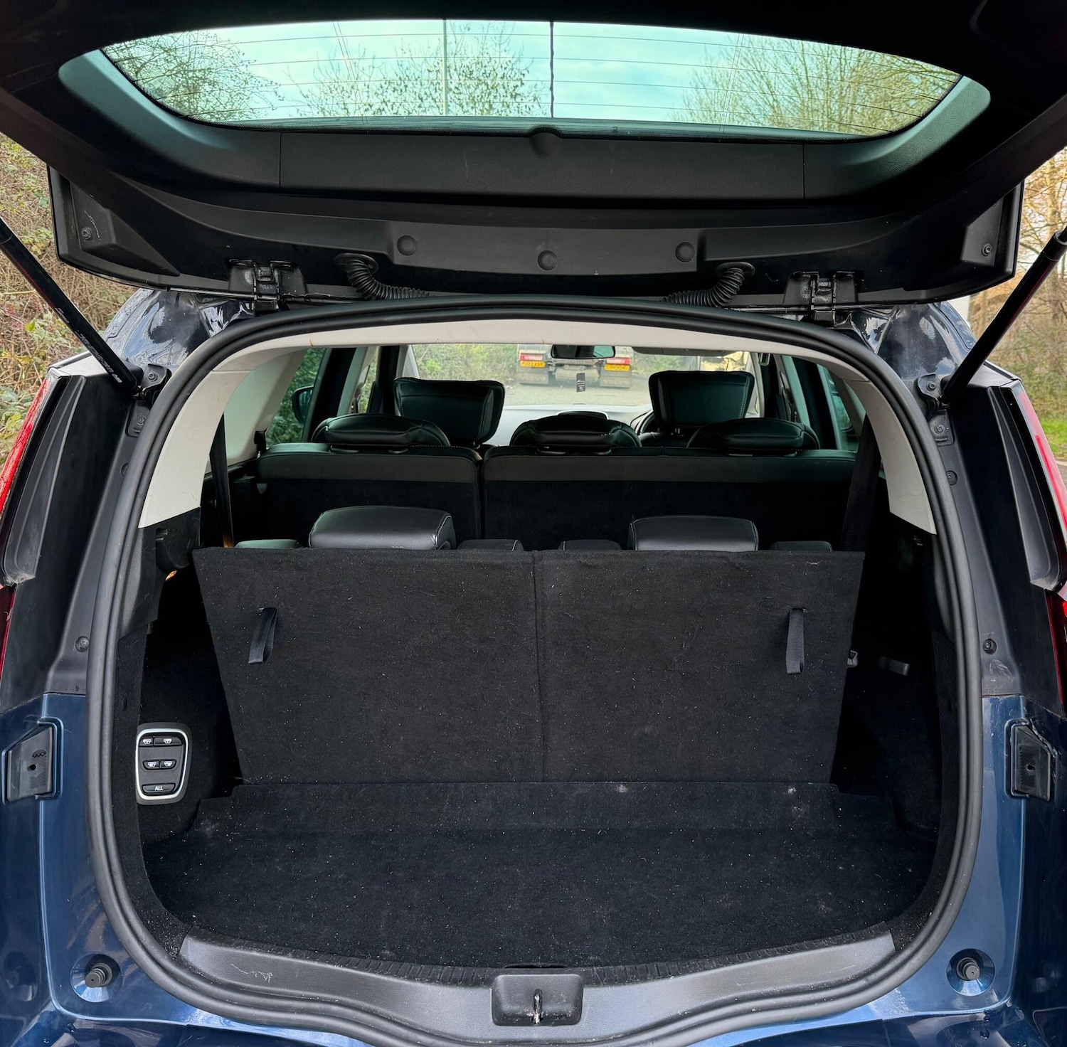 Used Renault Grand Scenic 2017 for sale - 76689771: Photo 27