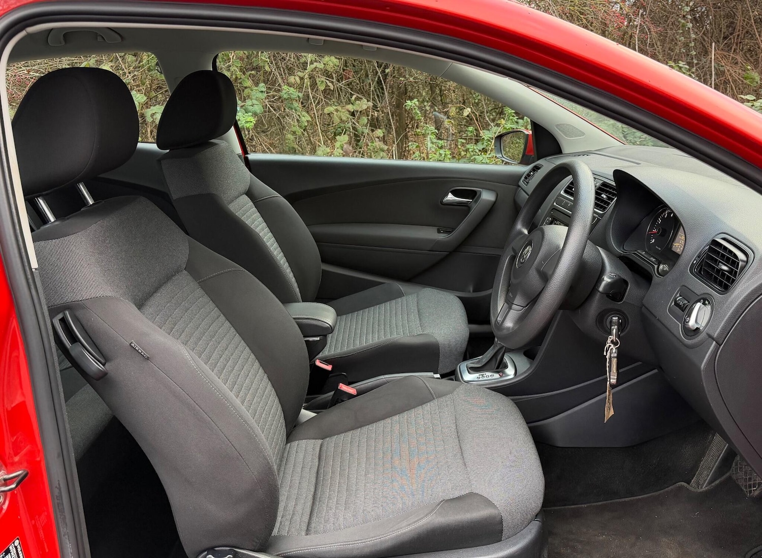 Used Volkswagen Polo 2010 for sale - 76388277: Photo 4