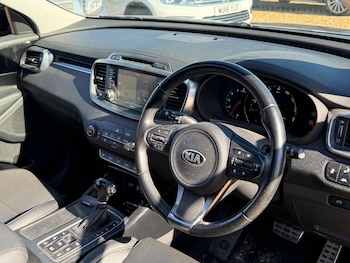 Used Kia Sorento 2017 for sale - 76109329: Photo 3