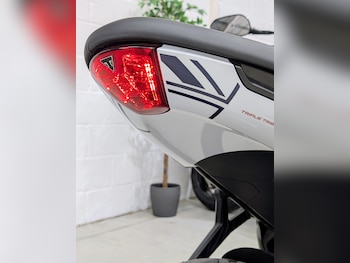 Used Triumph TRIDENT 2024 for sale - bike-77058720: Photo