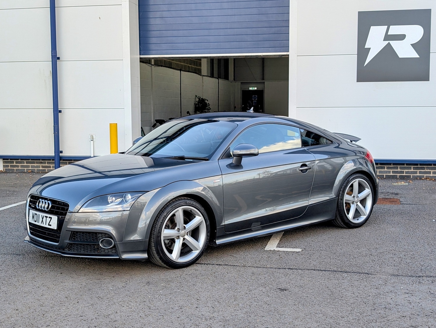 Used Audi TT 2011 for sale - 76445381: Photo 2