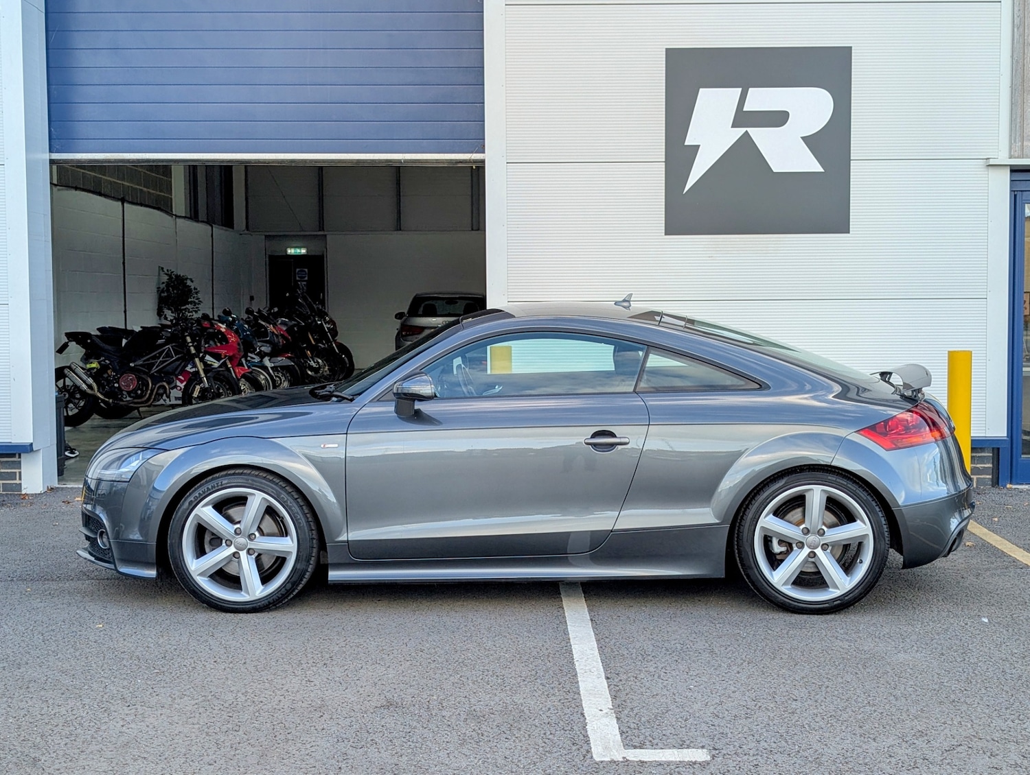 Used Audi TT 2011 for sale - 76445381: Photo 6