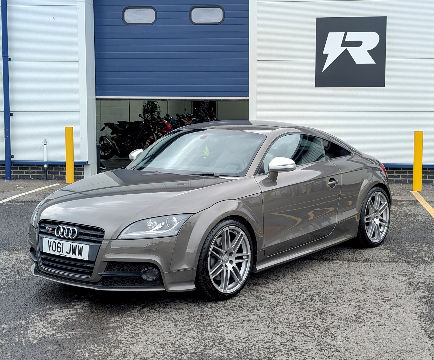 Used Audi TT 2011 for sale - 76444556: Photo 2